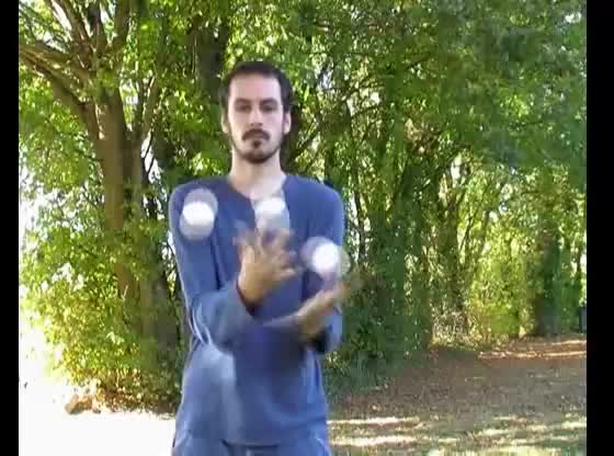 Boîte étendue sous le bras